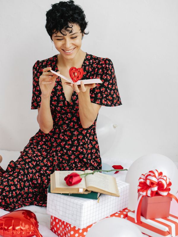 Best Valentine's  Gifts For Her Under $100 That She Will Treasure For A Long Time.